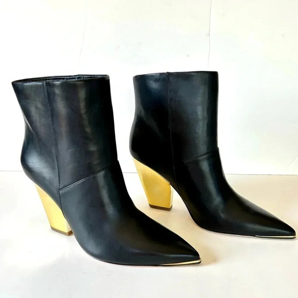 Tory Burch Lila Ankle Boot Black Leather with Gold Heel Size 7 - Picture 2 of 12